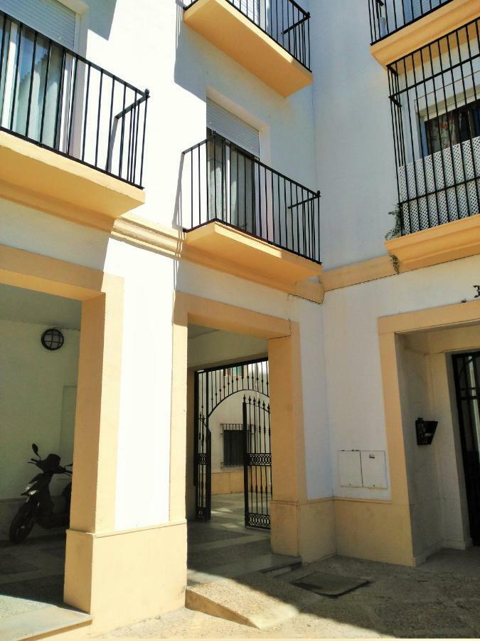 Apartamento Plaza Compania Jerez เฮเรซ เด ลาฟรอนเตรา ภายนอก รูปภาพ
